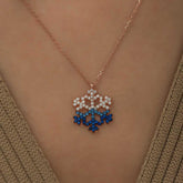 Collier flocon de neige en argent et pierre bleue rose